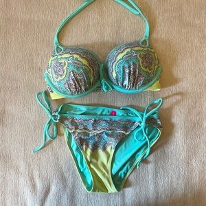 Victoria’s Secret Bombshell Bikini